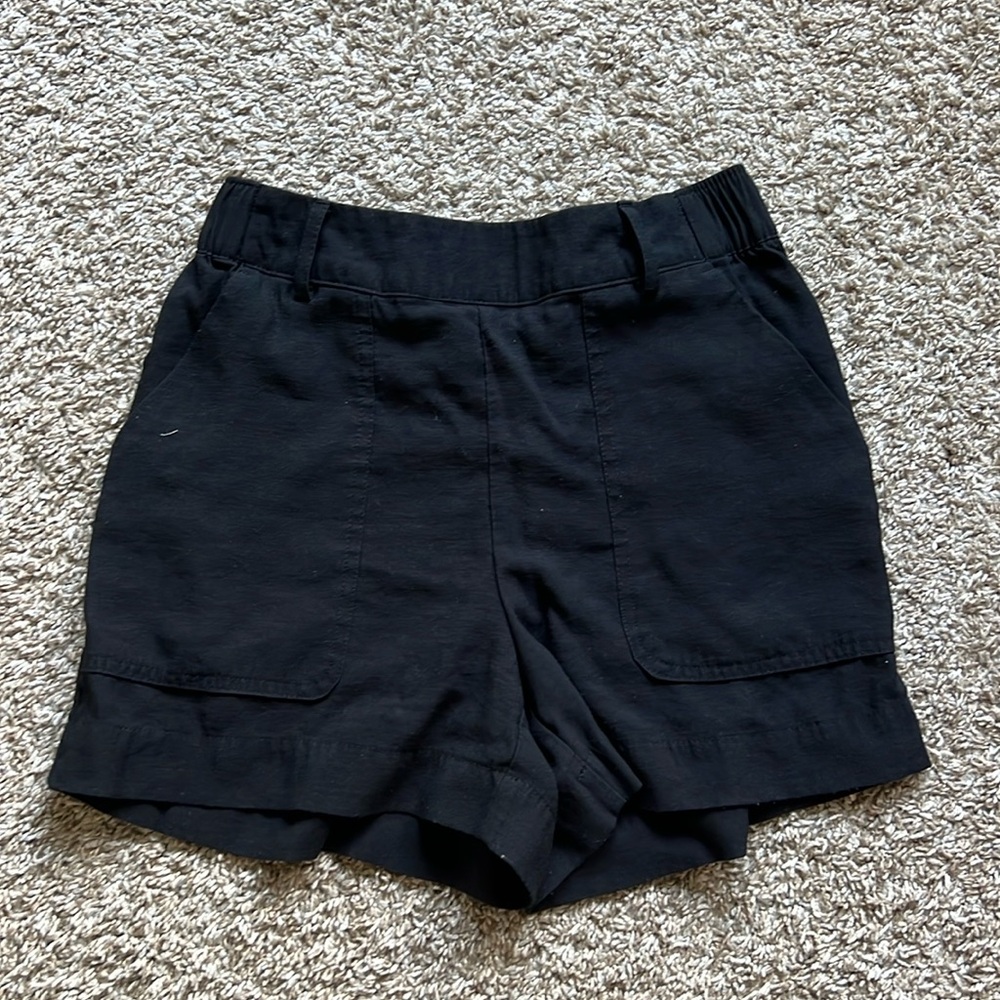 paper bag elastic waist black pocket shorts. Removable tie belt included.